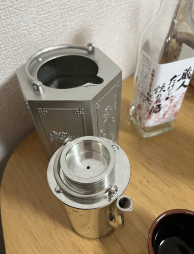 酒燗器を使って飲む愛知県の地酒「白老」の写真２