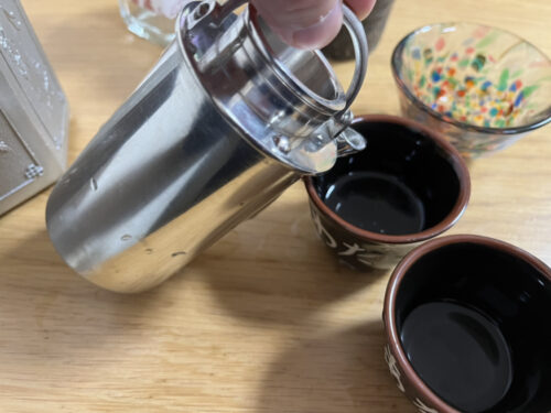 酒燗器を使って飲む愛知県の地酒「白老」の写真３